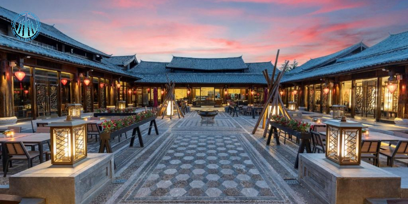 Các khách sạn ở Lệ Giang nằm trong khu phố cộ, ở các tầng cao bạn có thể ngắm toàn cảnh thành phố