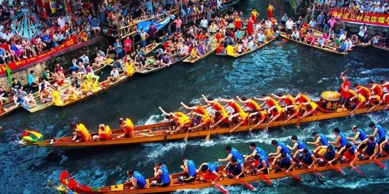 Lễ hội Thuyền Rồng diễn ra vào ngày mùng 5 tháng 5 âm lịch