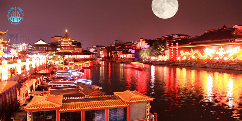 Tết Trung Thu (Lễ hội trăng rằm), diễn ra vào ngày 15 tháng 8 âm lịch.