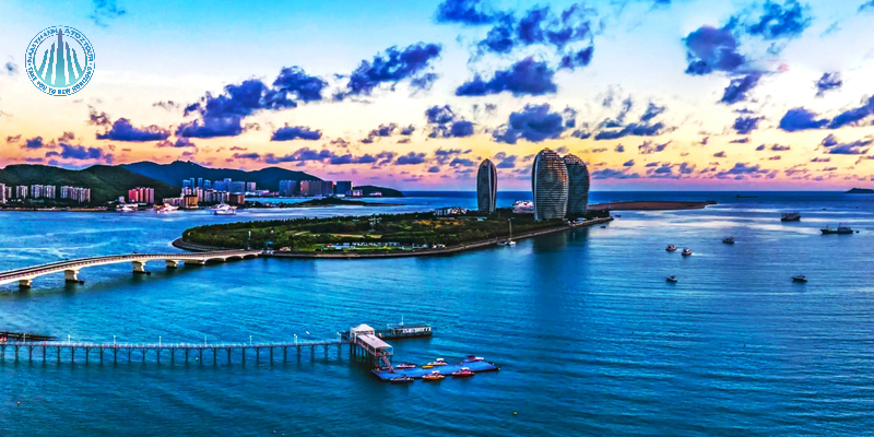 Tam Á sở hữu đường bờ biển dài với nhiều bãi tắm tuyệt đẹp như Vịnh Á Long