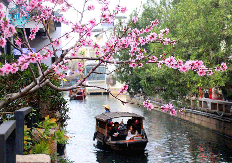 Đừng quên trải nghiệm chèo thuyền lênh đênh dưới hồ ở Tô Châu