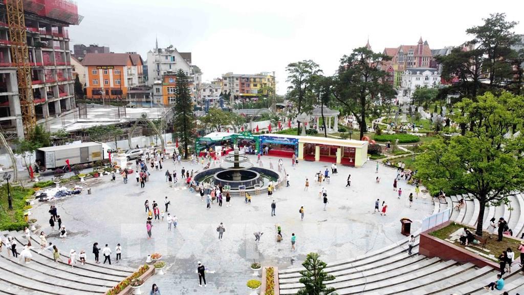 Quảng trường trung tâm Tam Đảo Atoz tour
