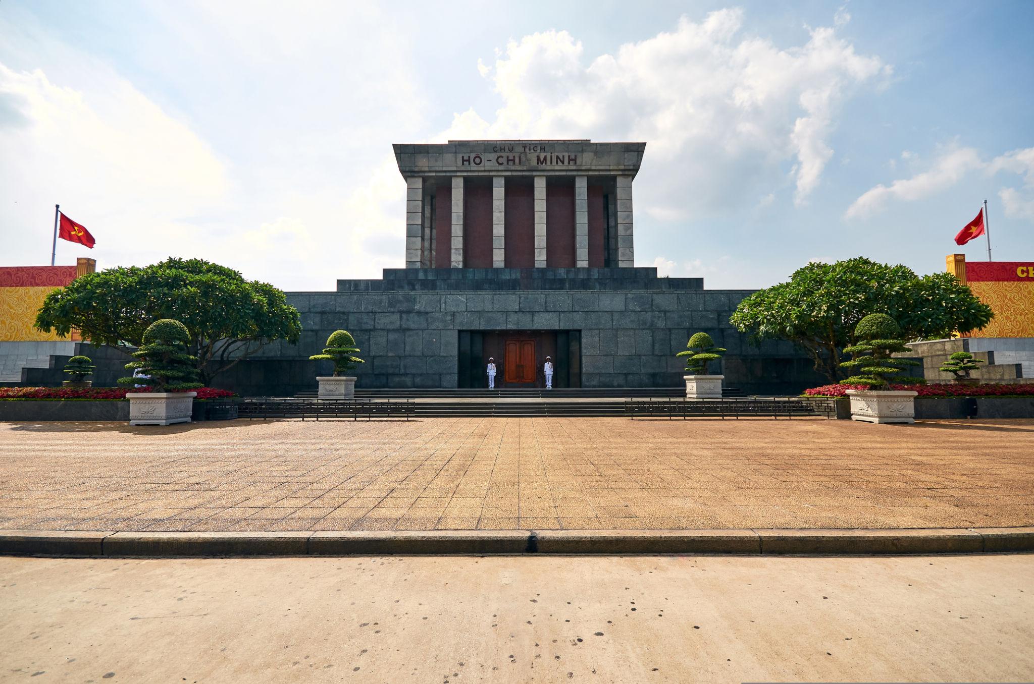 Lăng Chủ tịch Hồ Chí Minh Atoz tour