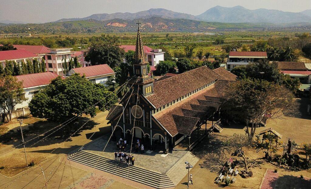 Nhà thờ Gỗ Kon Tum atoz tour
