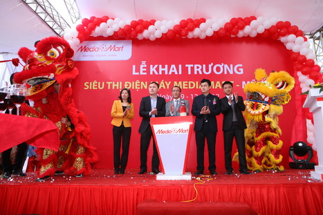 Tiệc khai trương