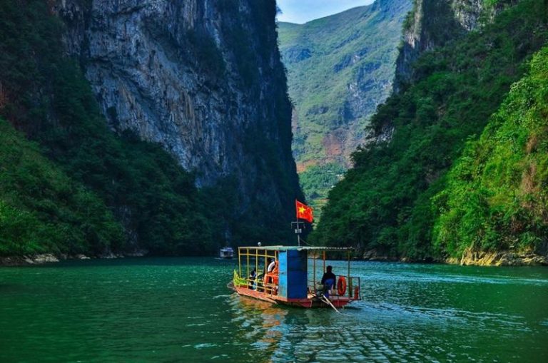 Tour Hà Nội - Hà Giang – Yên Minh – Lũng Cú – Lô Lô Chải- Mã Pí Lèng – Sông Nho Quế - Hẻm Tu Sản - Mèo Vạc Hà Nội - atoztour - 5
